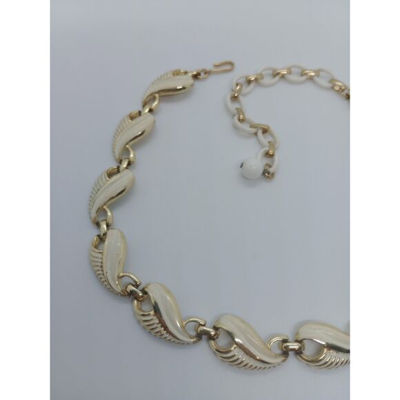Vintage Coro Pegasus Design White Gold Tone Link 13-17" Hook Clasp Necklace - Picture 3 of 9